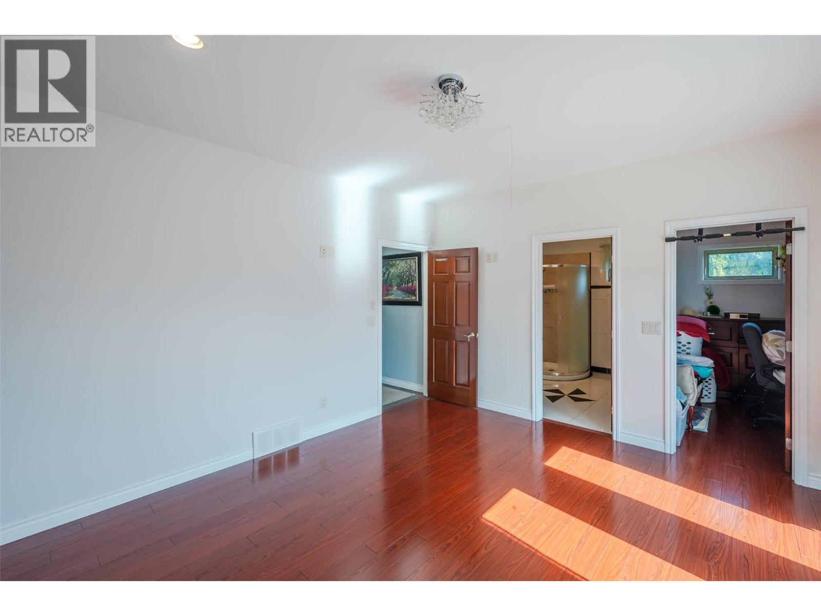 1095 Fairview Road, Oliver