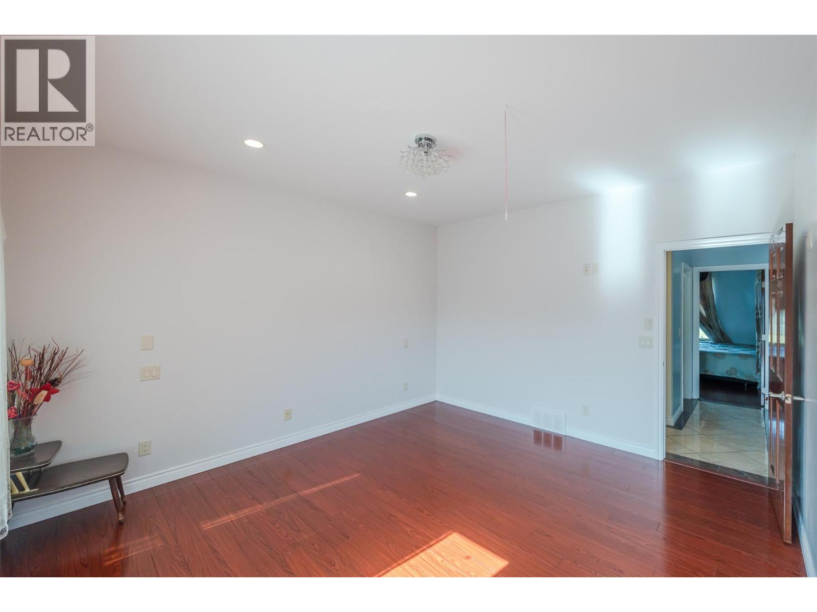 1095 Fairview Road, Oliver