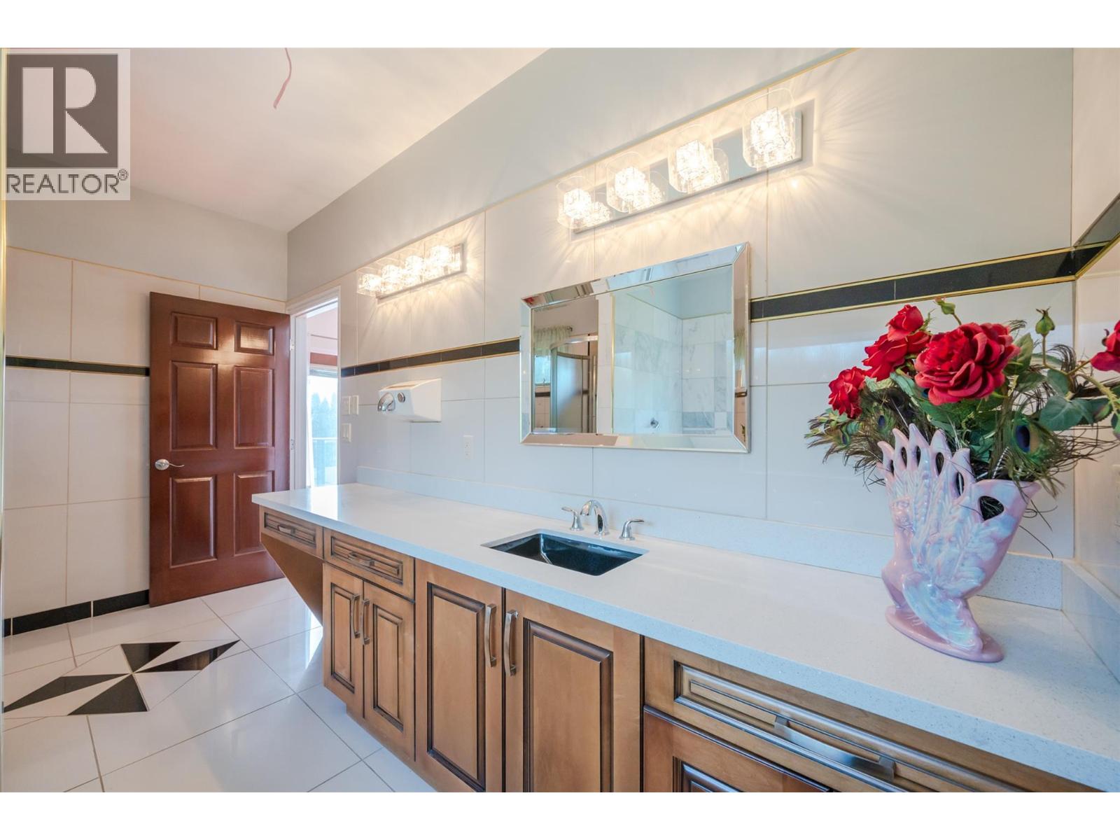 1095 Fairview Road, Oliver