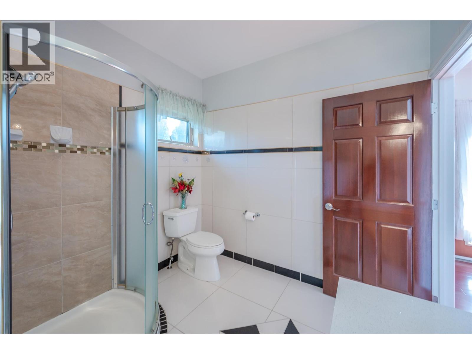 1095 Fairview Road, Oliver