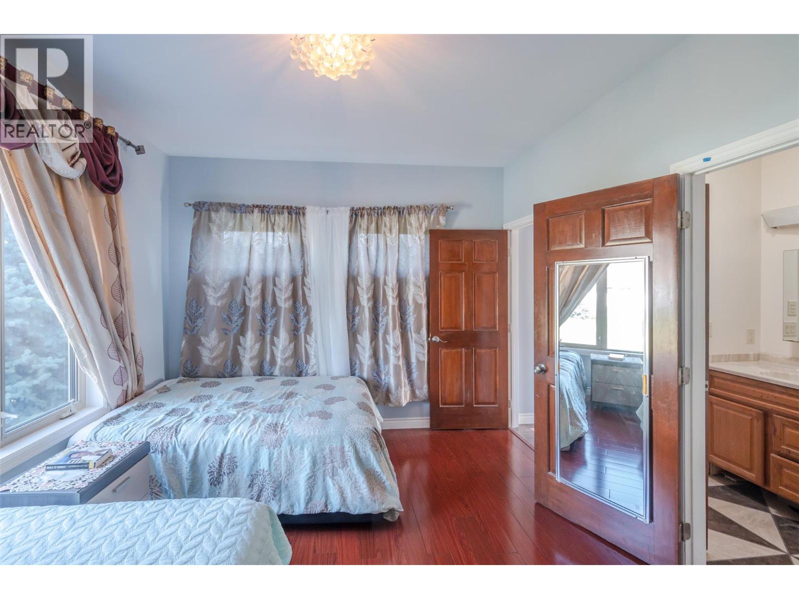 1095 Fairview Road, Oliver