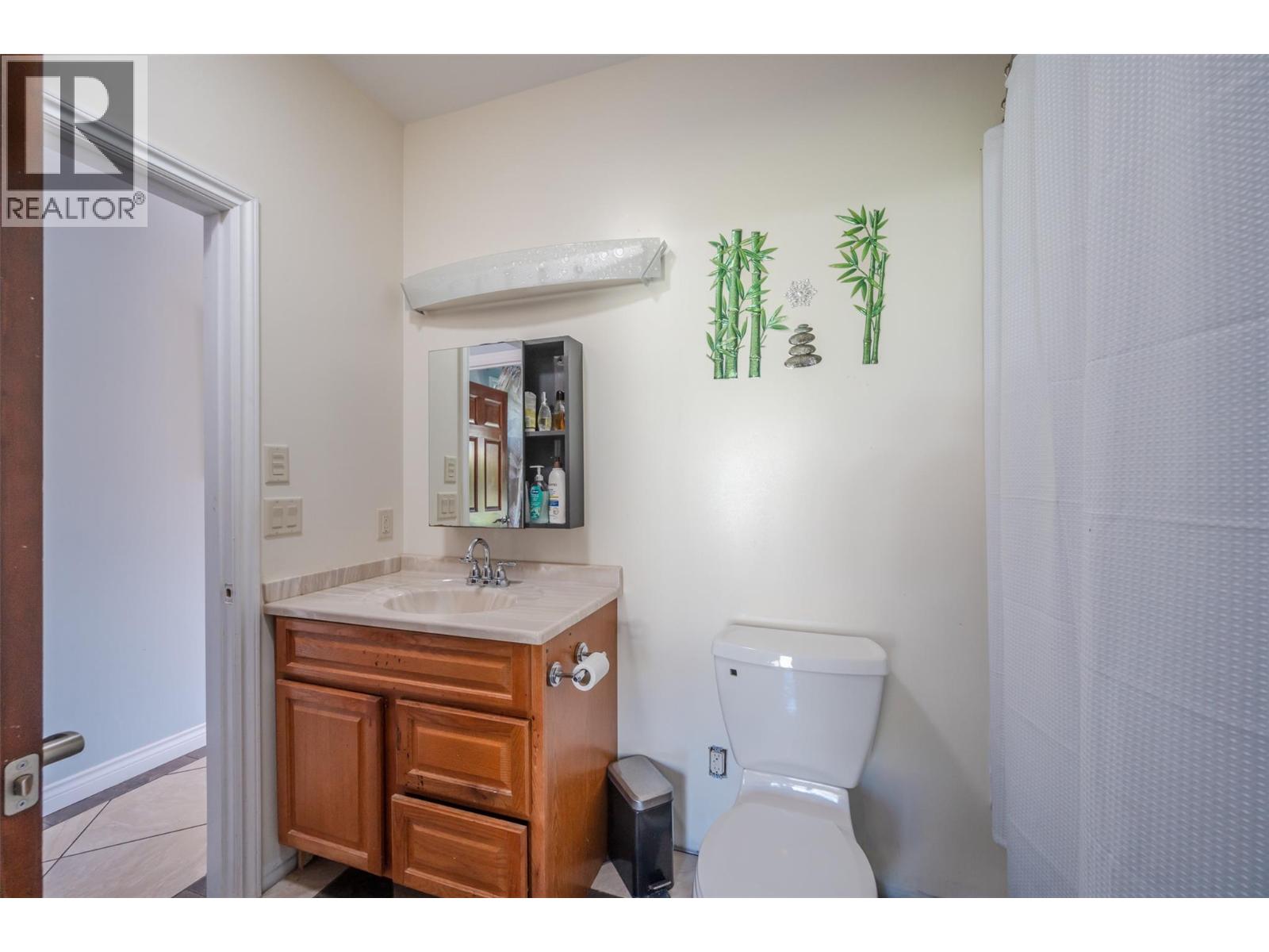 1095 Fairview Road, Oliver