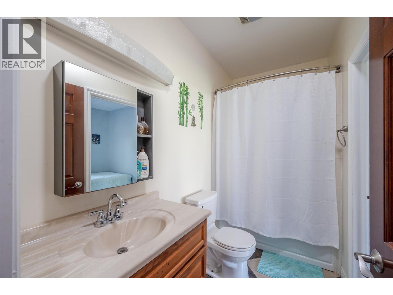 1095 Fairview Road, Oliver