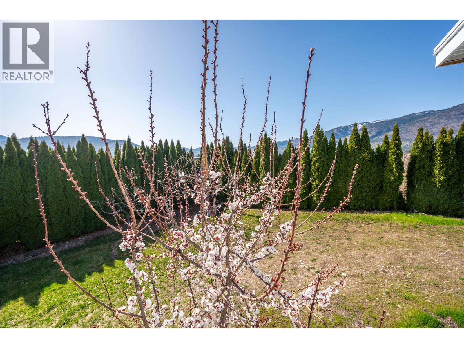 1095 Fairview Road, Oliver