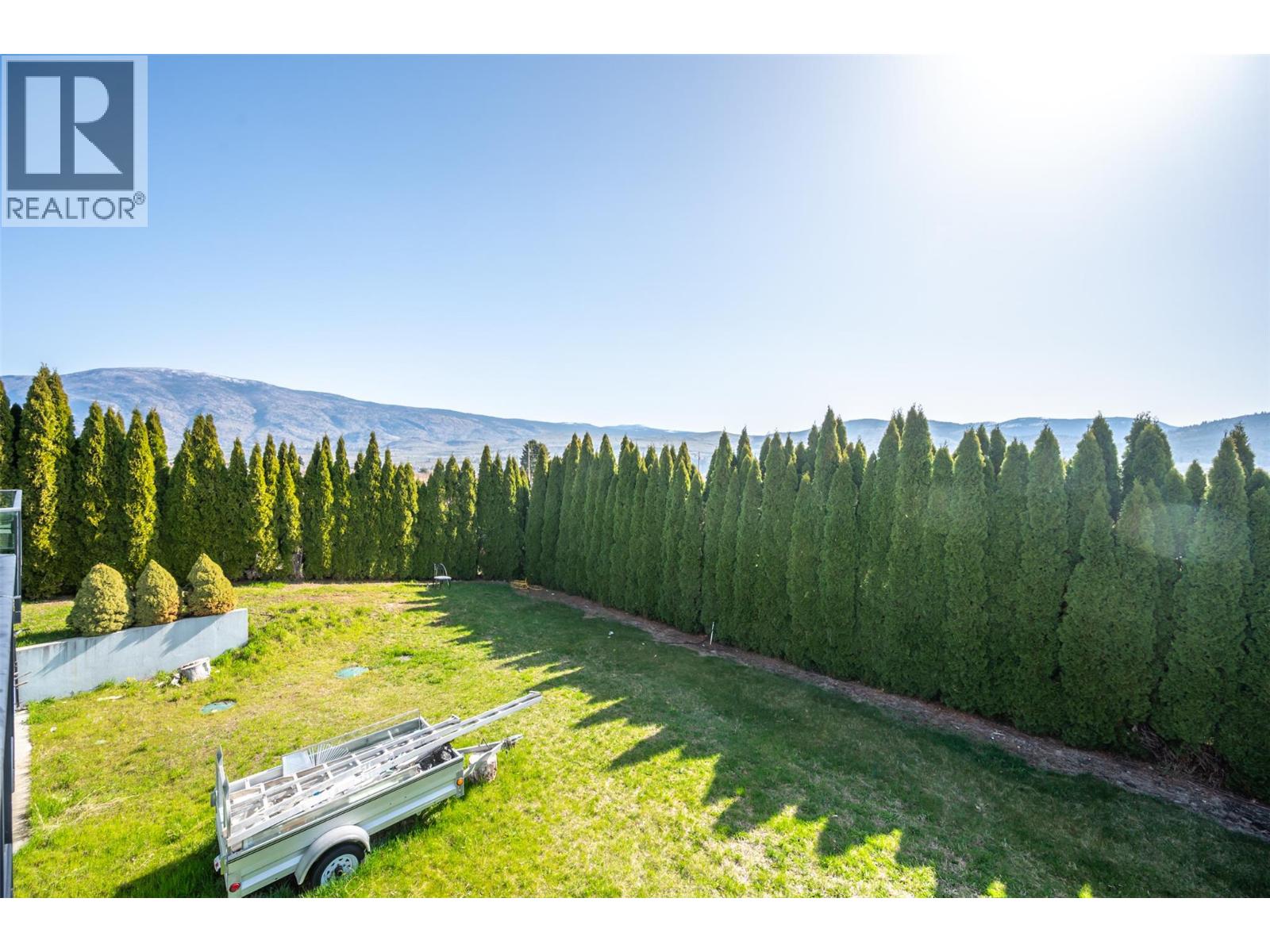 1095 Fairview Road, Oliver