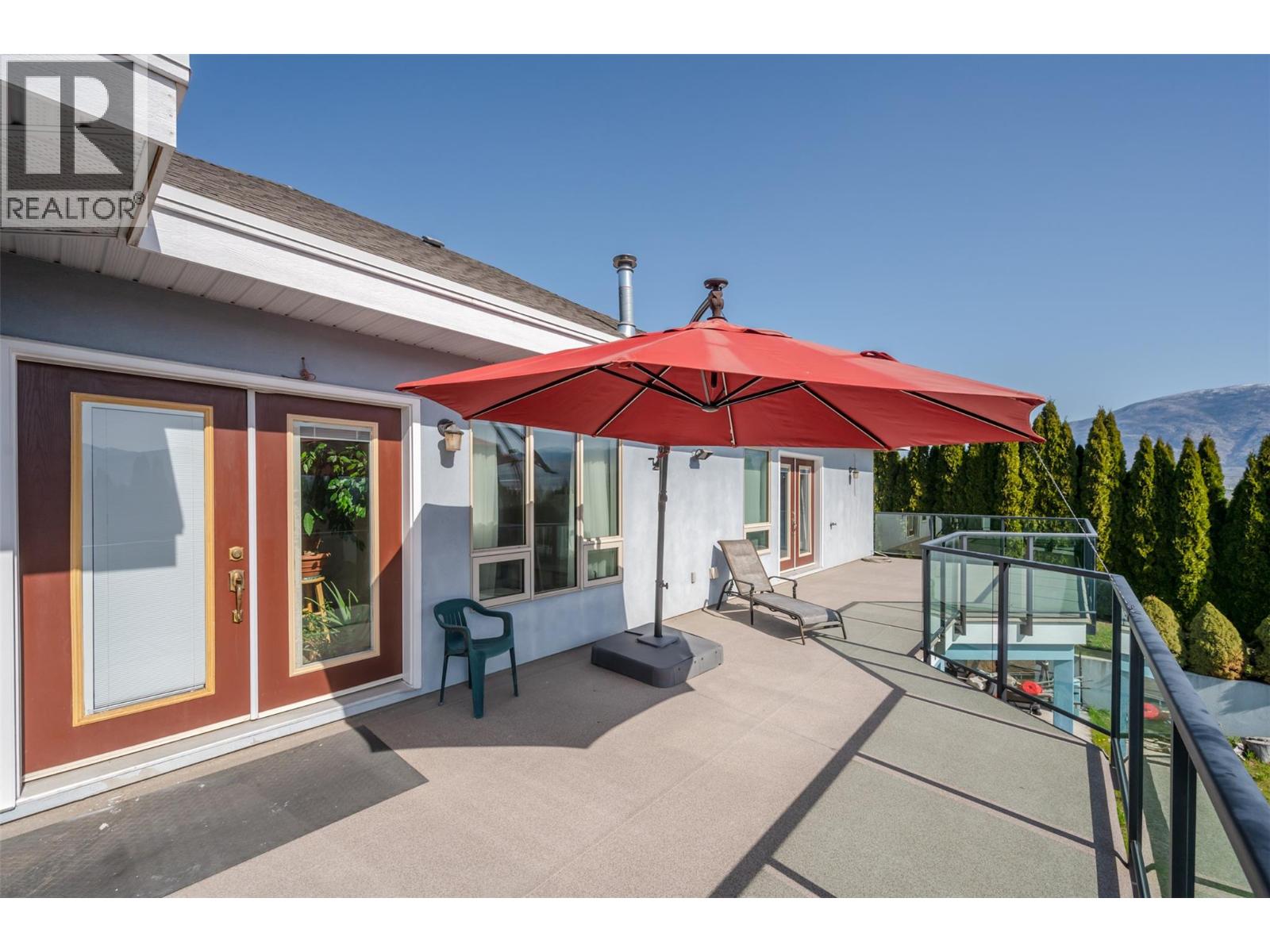 1095 Fairview Road, Oliver