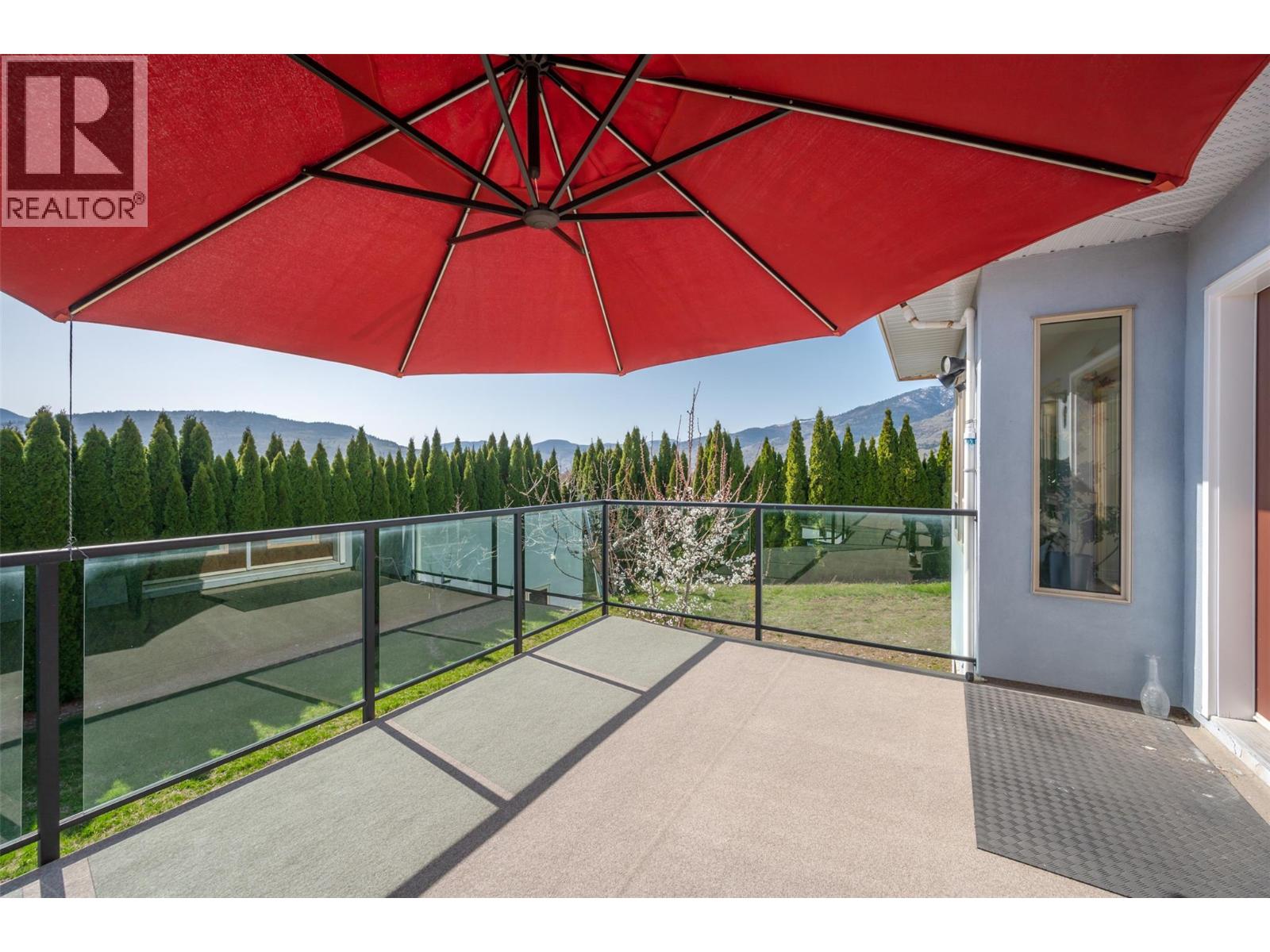 1095 Fairview Road, Oliver