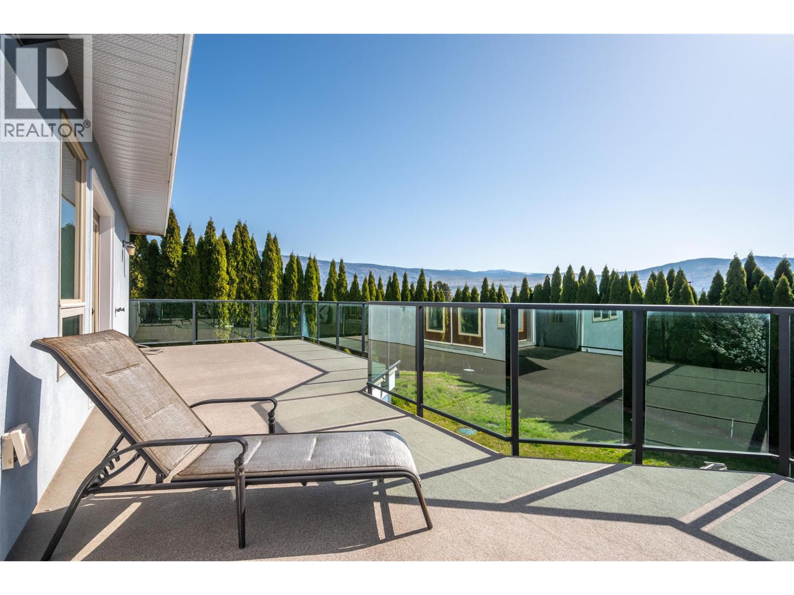 1095 Fairview Road, Oliver