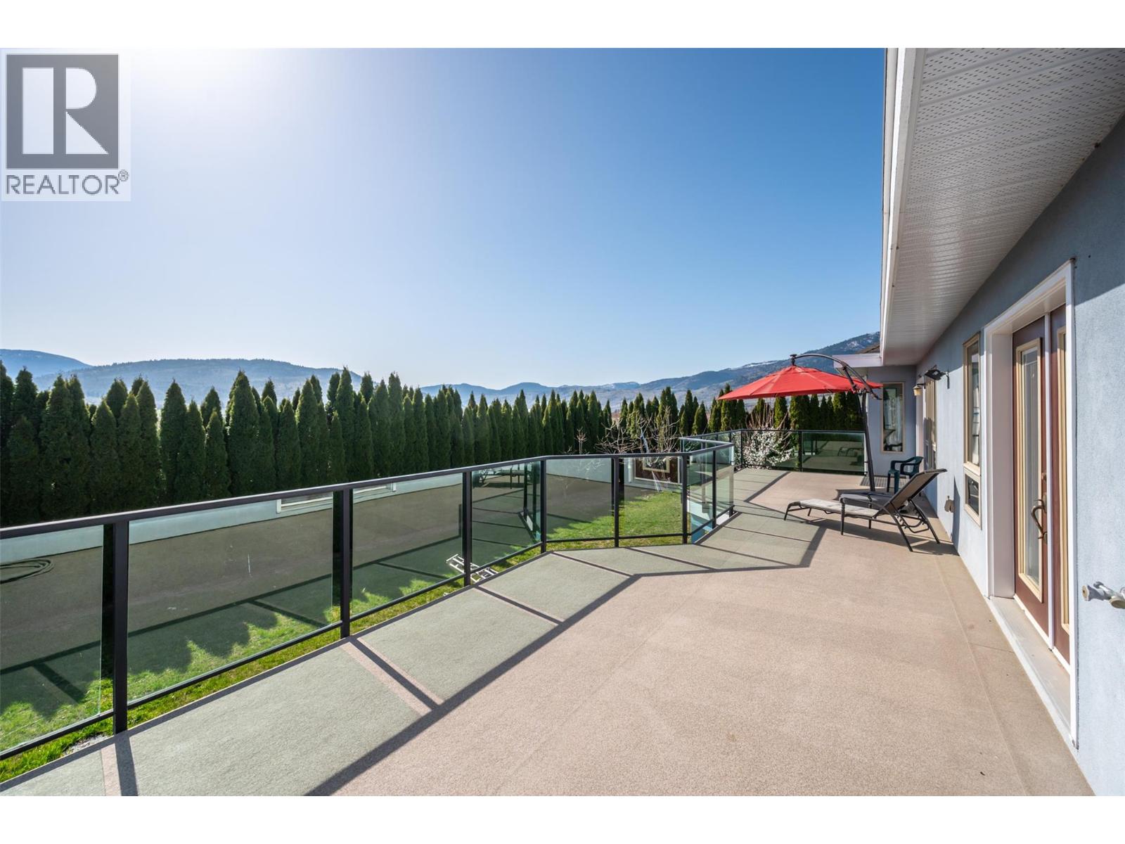 1095 Fairview Road, Oliver