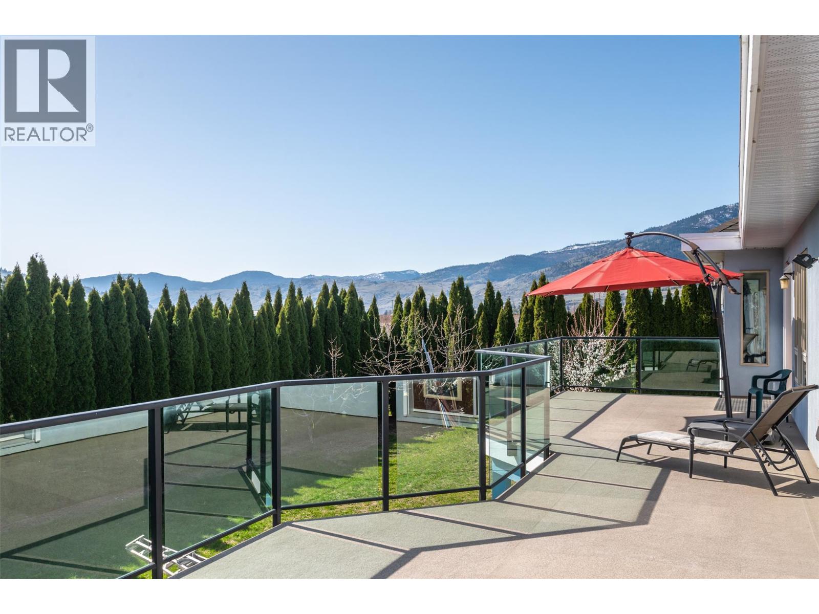 1095 Fairview Road, Oliver