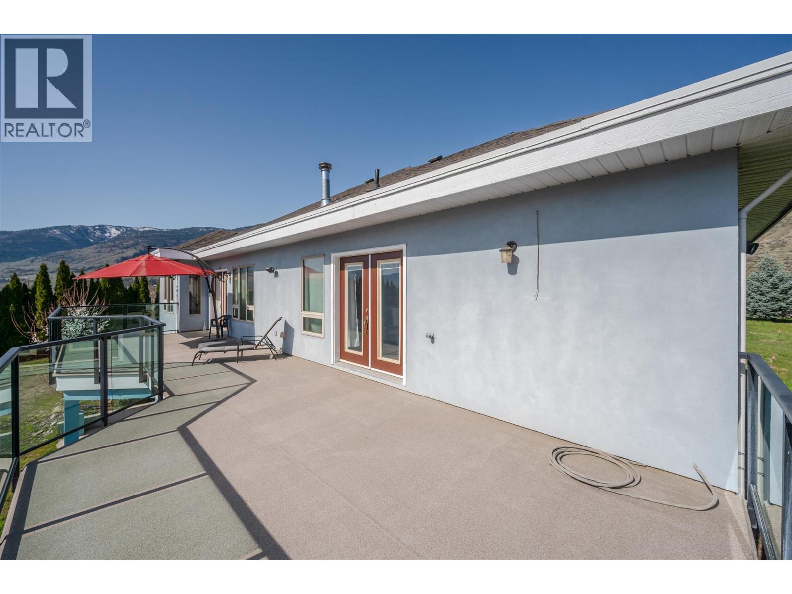 1095 Fairview Road, Oliver