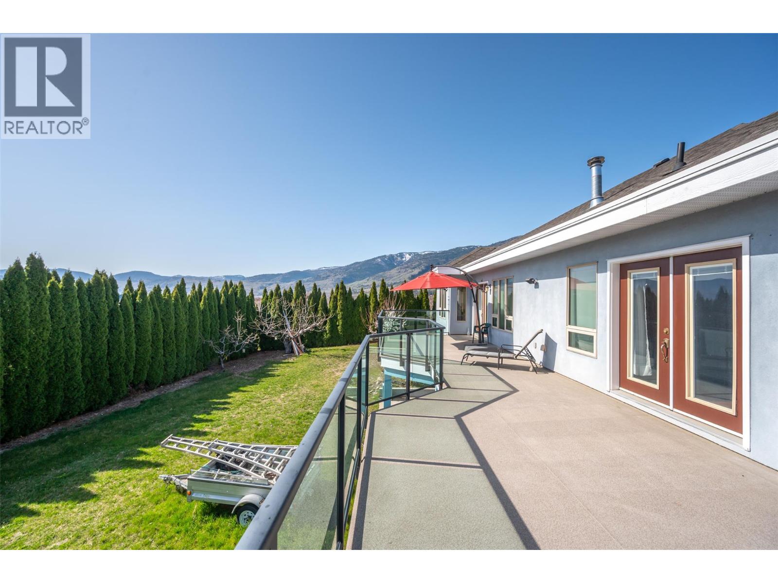 1095 Fairview Road, Oliver