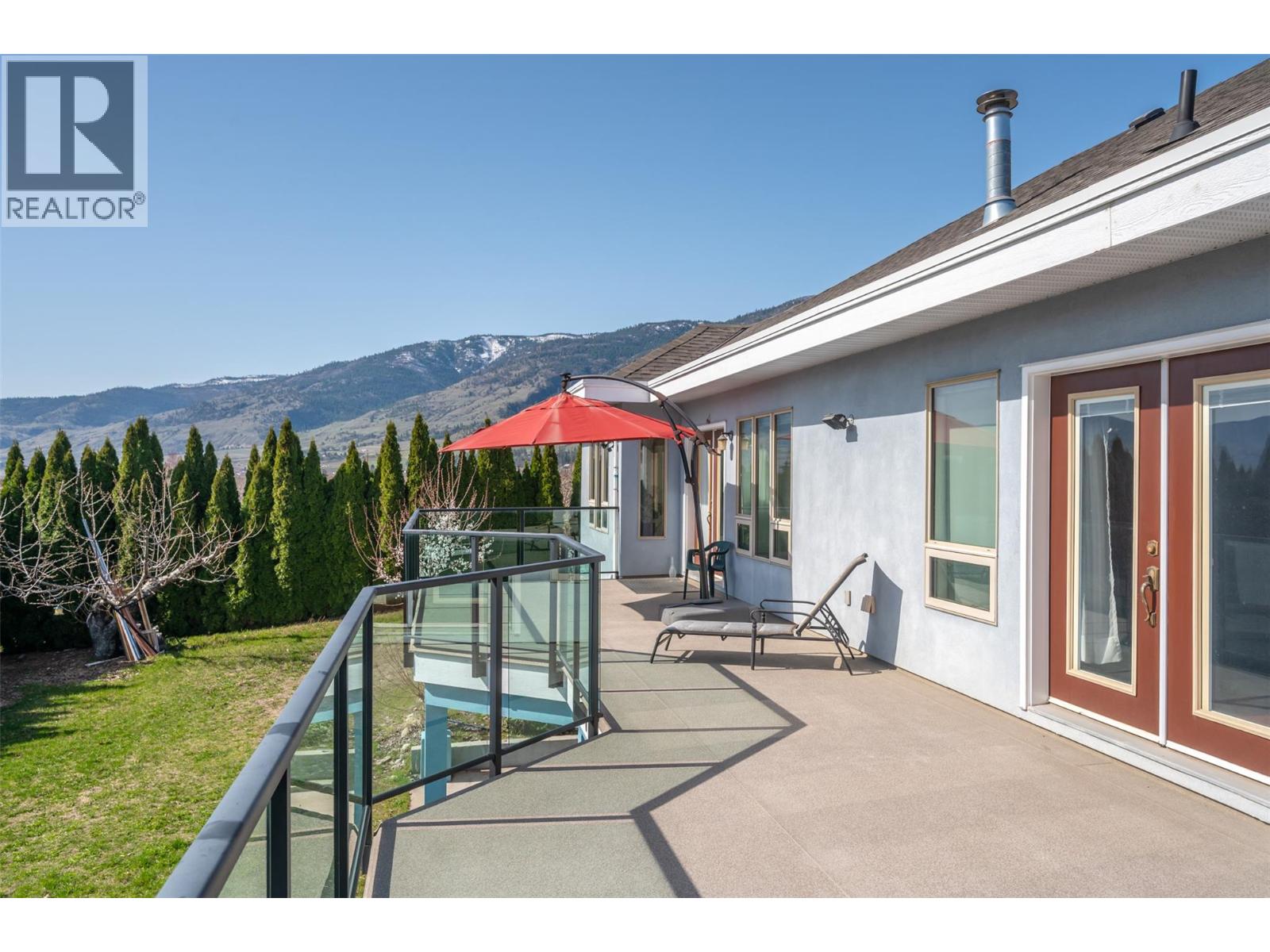 1095 Fairview Road, Oliver