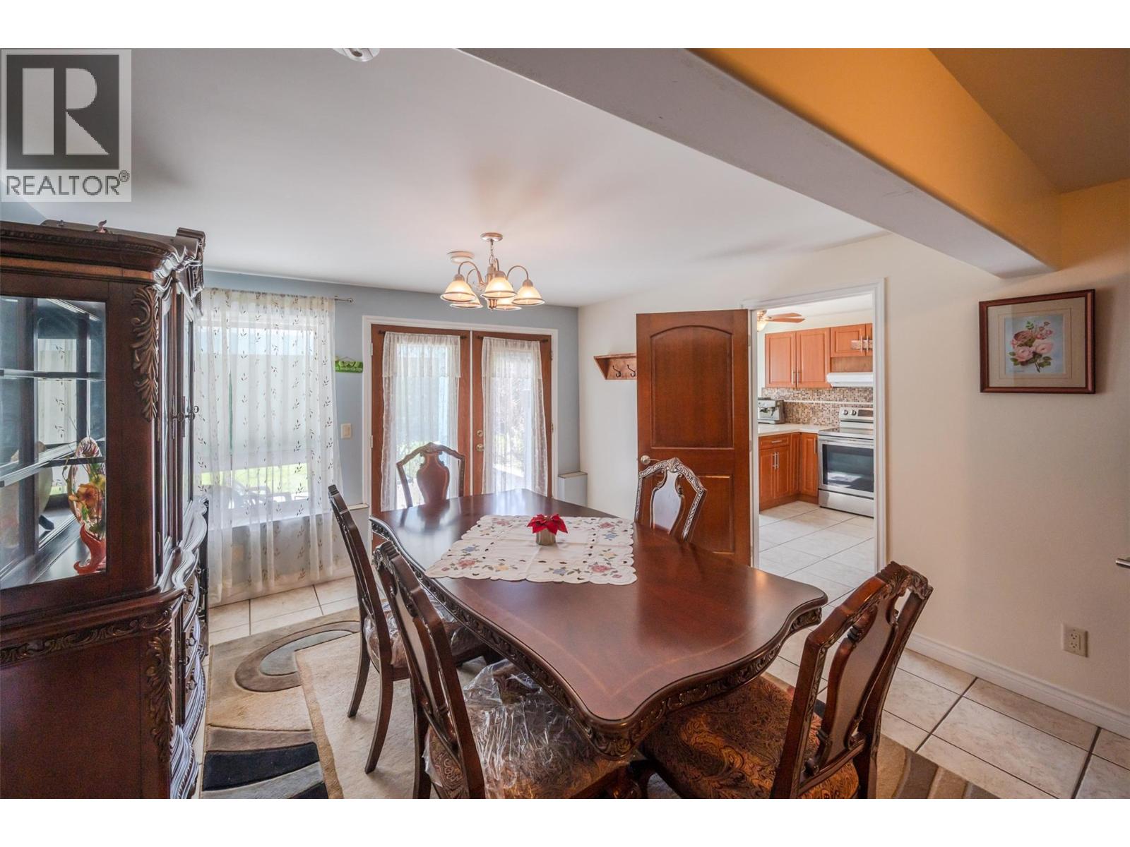 1095 Fairview Road, Oliver