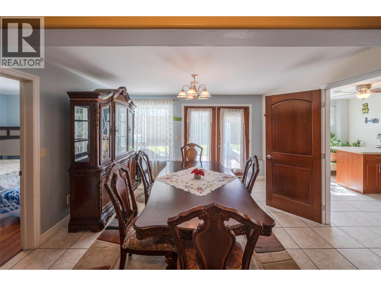 1095 Fairview Road, Oliver