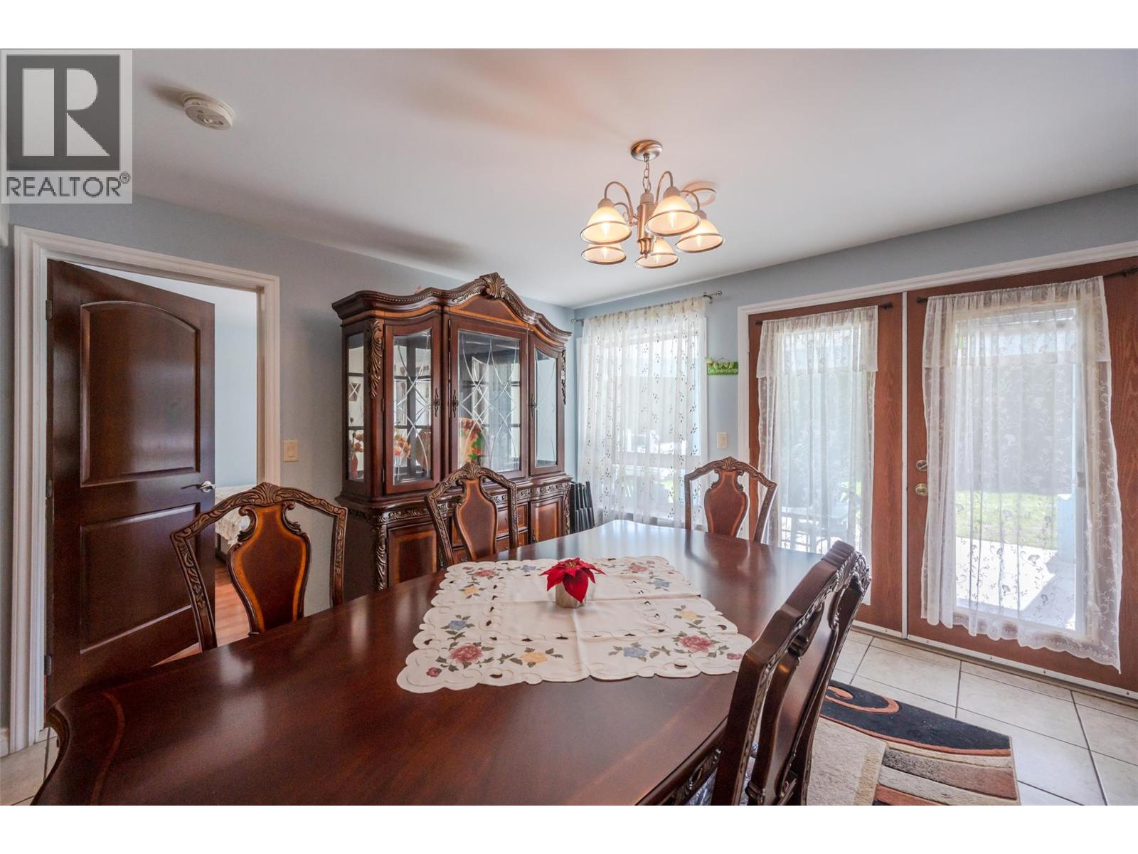 1095 Fairview Road, Oliver