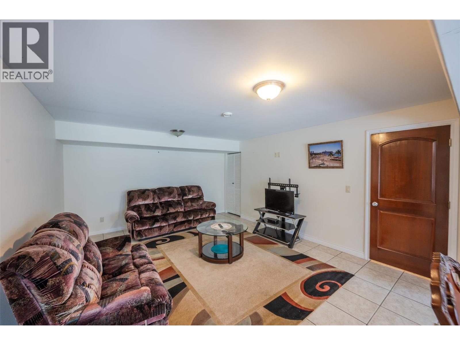 1095 Fairview Road, Oliver