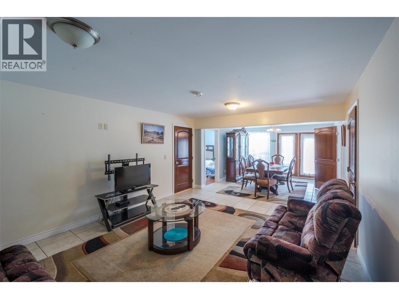 1095 Fairview Road, Oliver