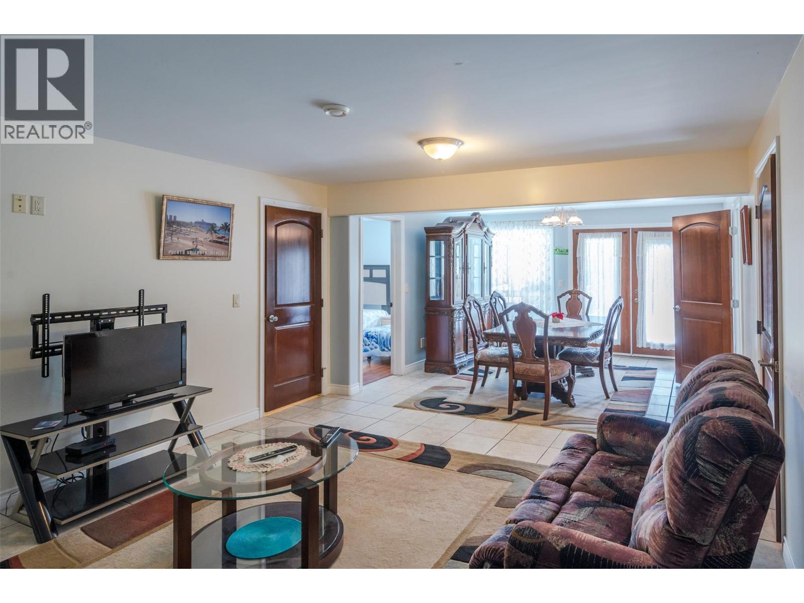 1095 Fairview Road, Oliver