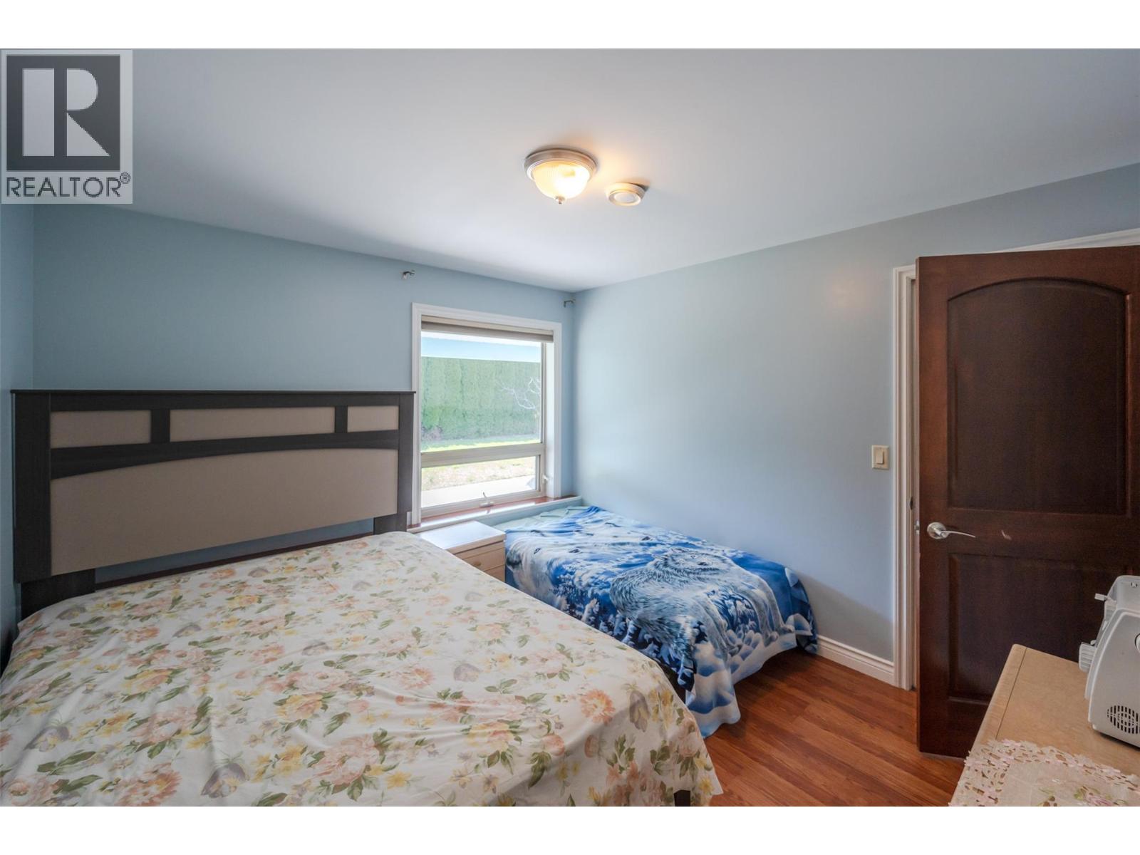 1095 Fairview Road, Oliver