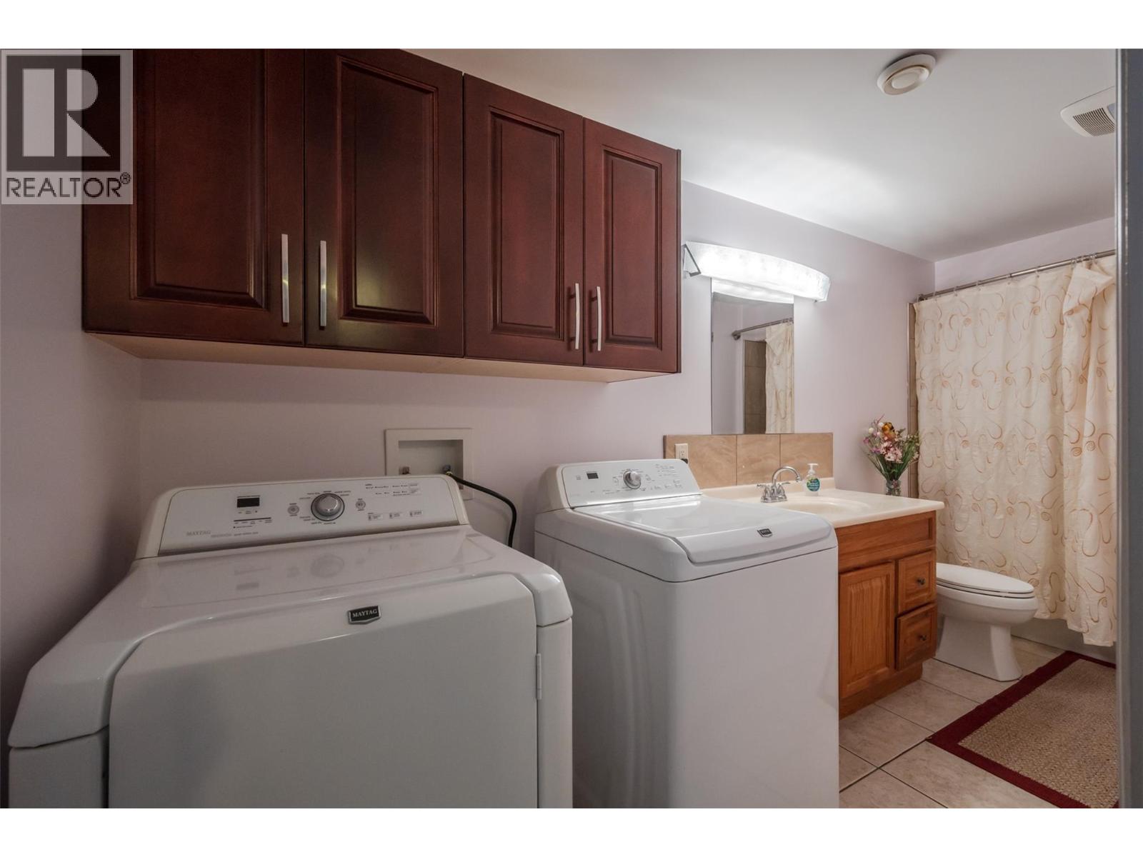 1095 Fairview Road, Oliver