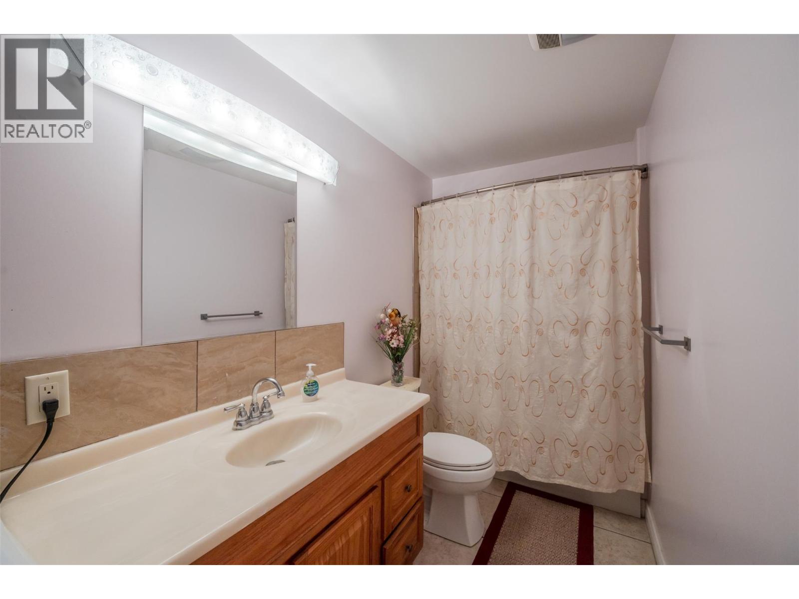 1095 Fairview Road, Oliver