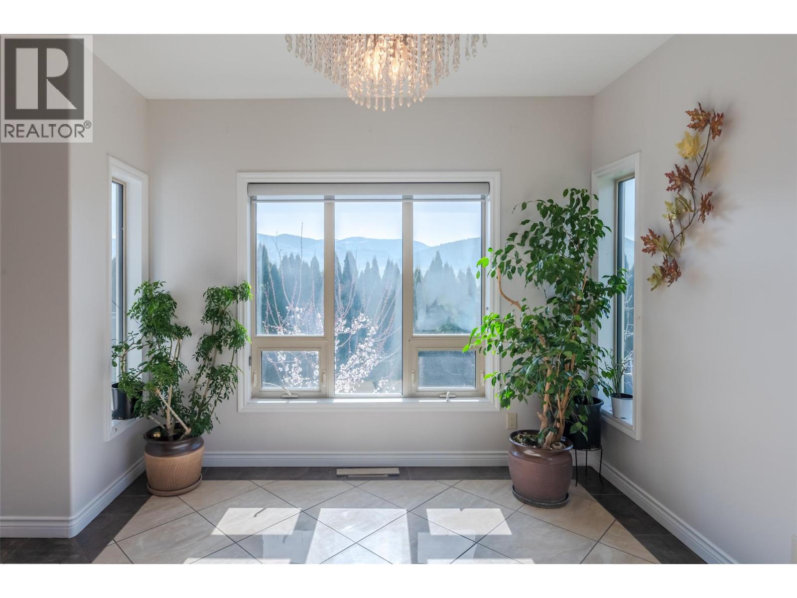 1095 Fairview Road, Oliver