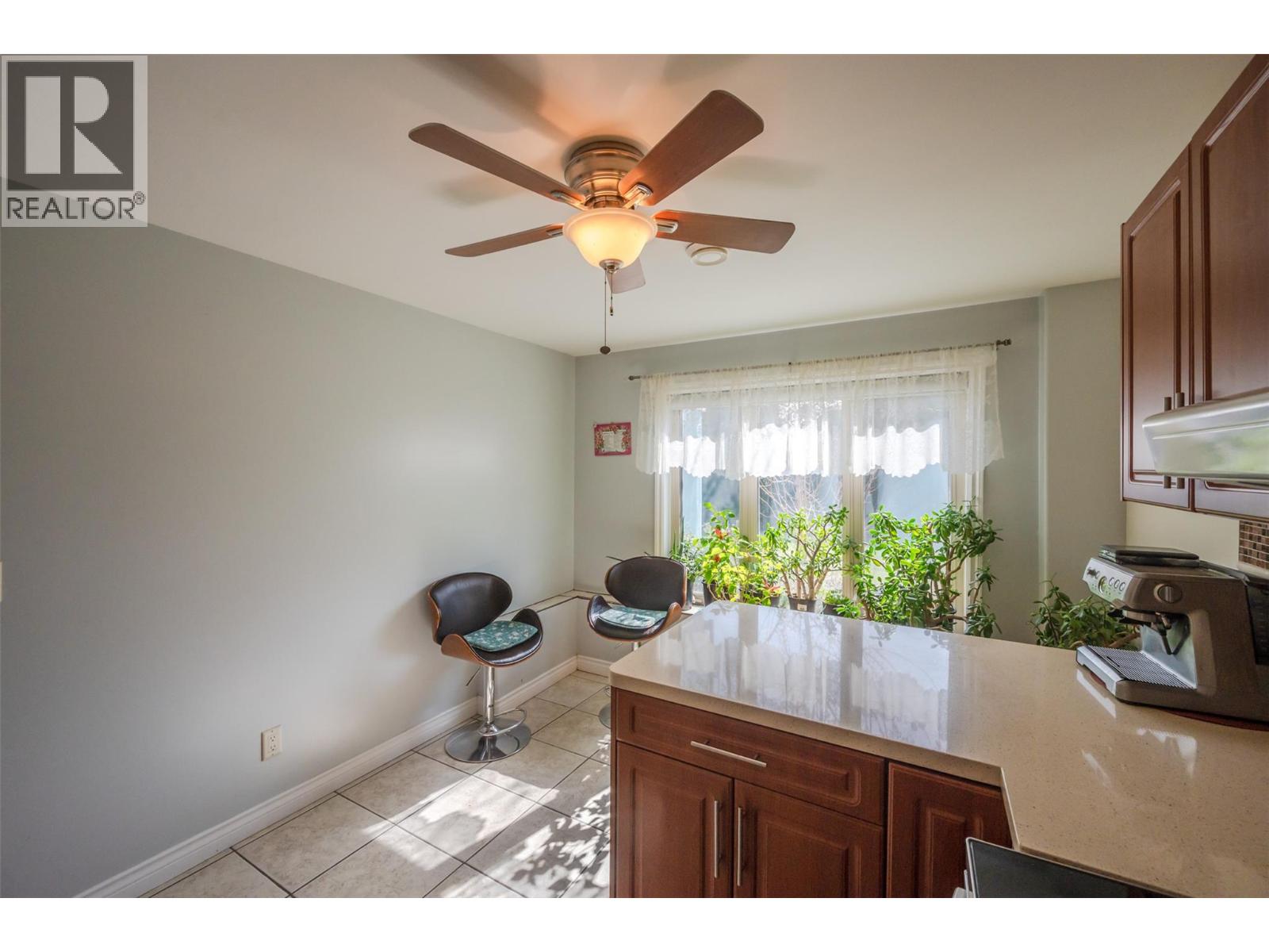 1095 Fairview Road, Oliver