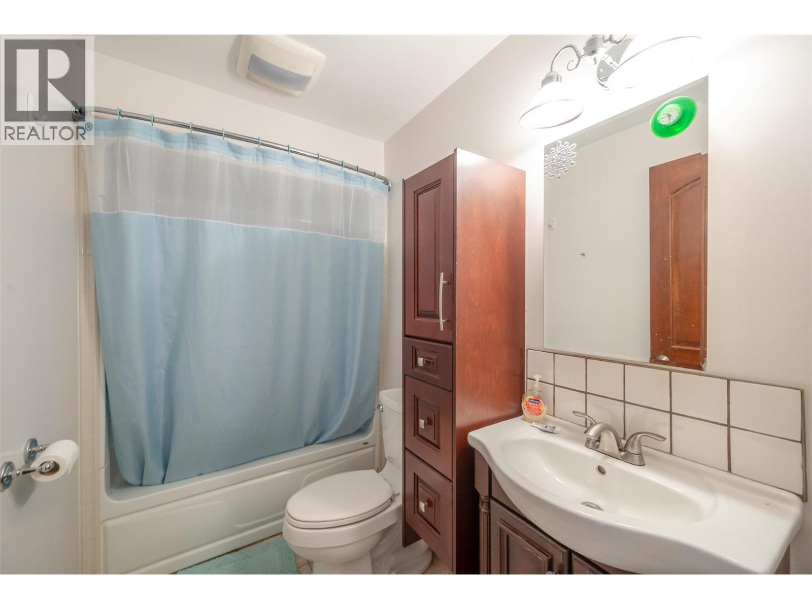 1095 Fairview Road, Oliver