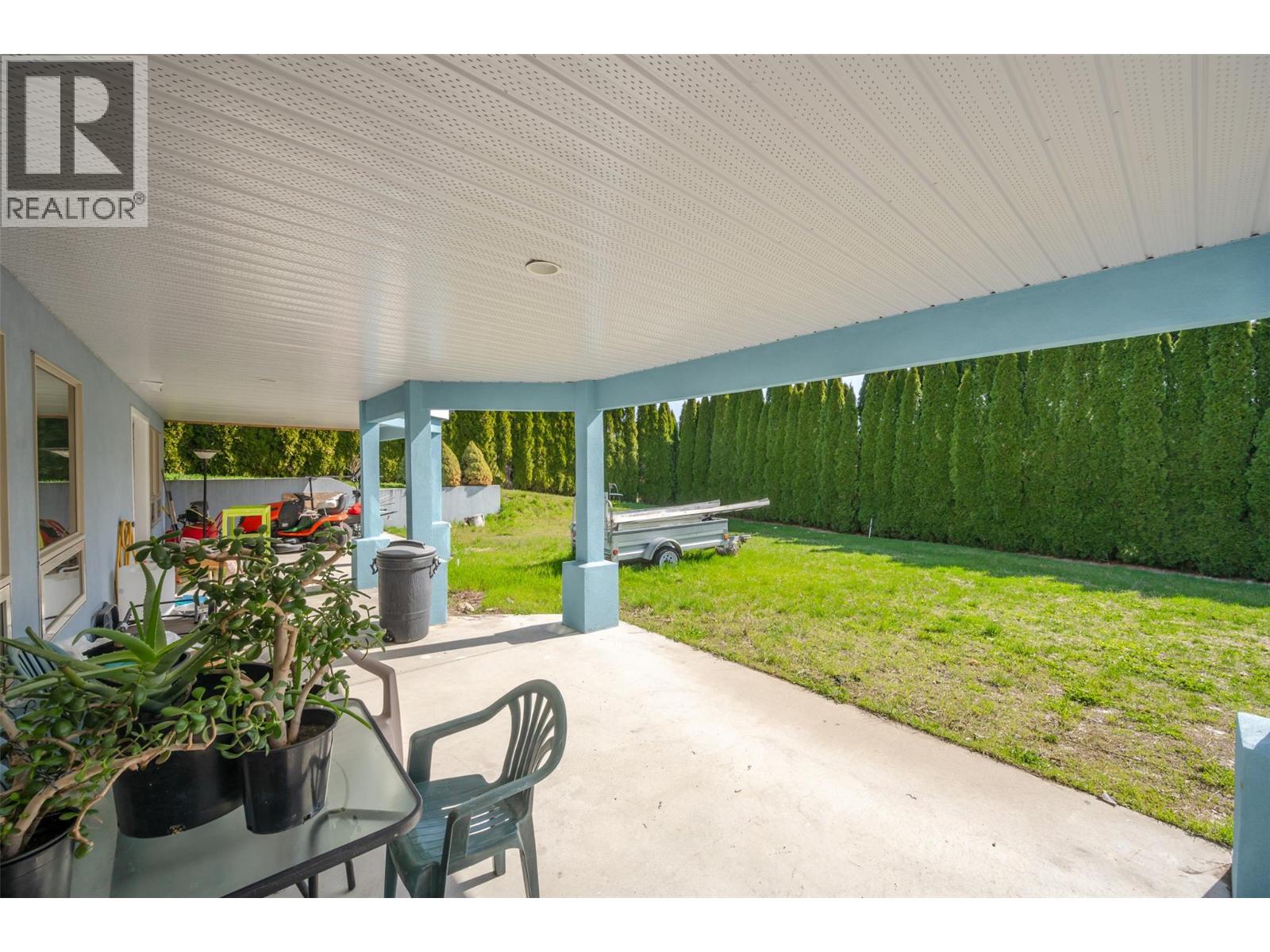 1095 Fairview Road, Oliver