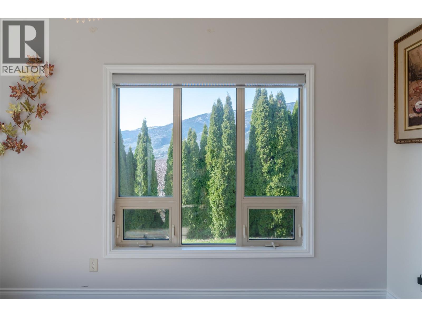 1095 Fairview Road, Oliver