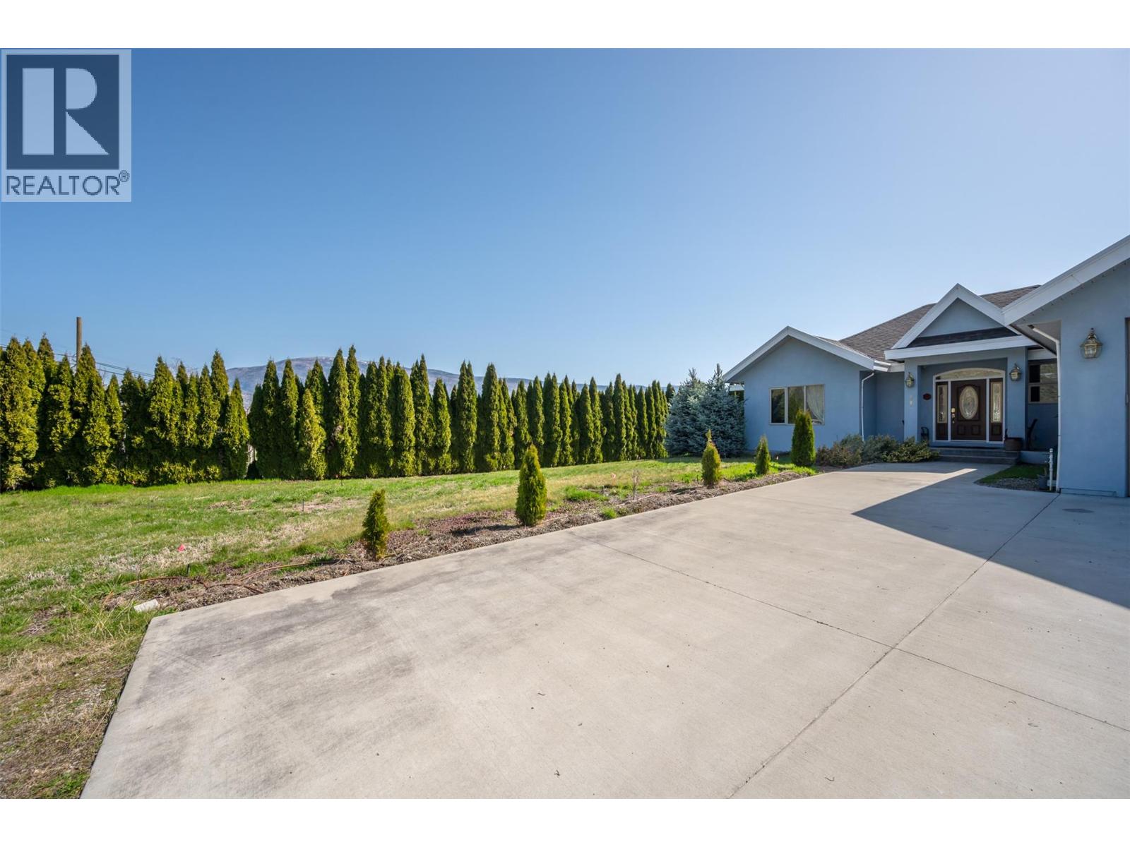 1095 Fairview Road, Oliver