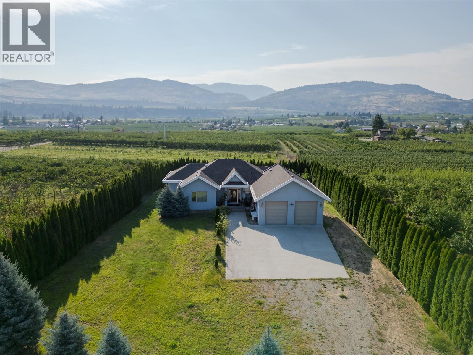 1095 Fairview Road, Oliver