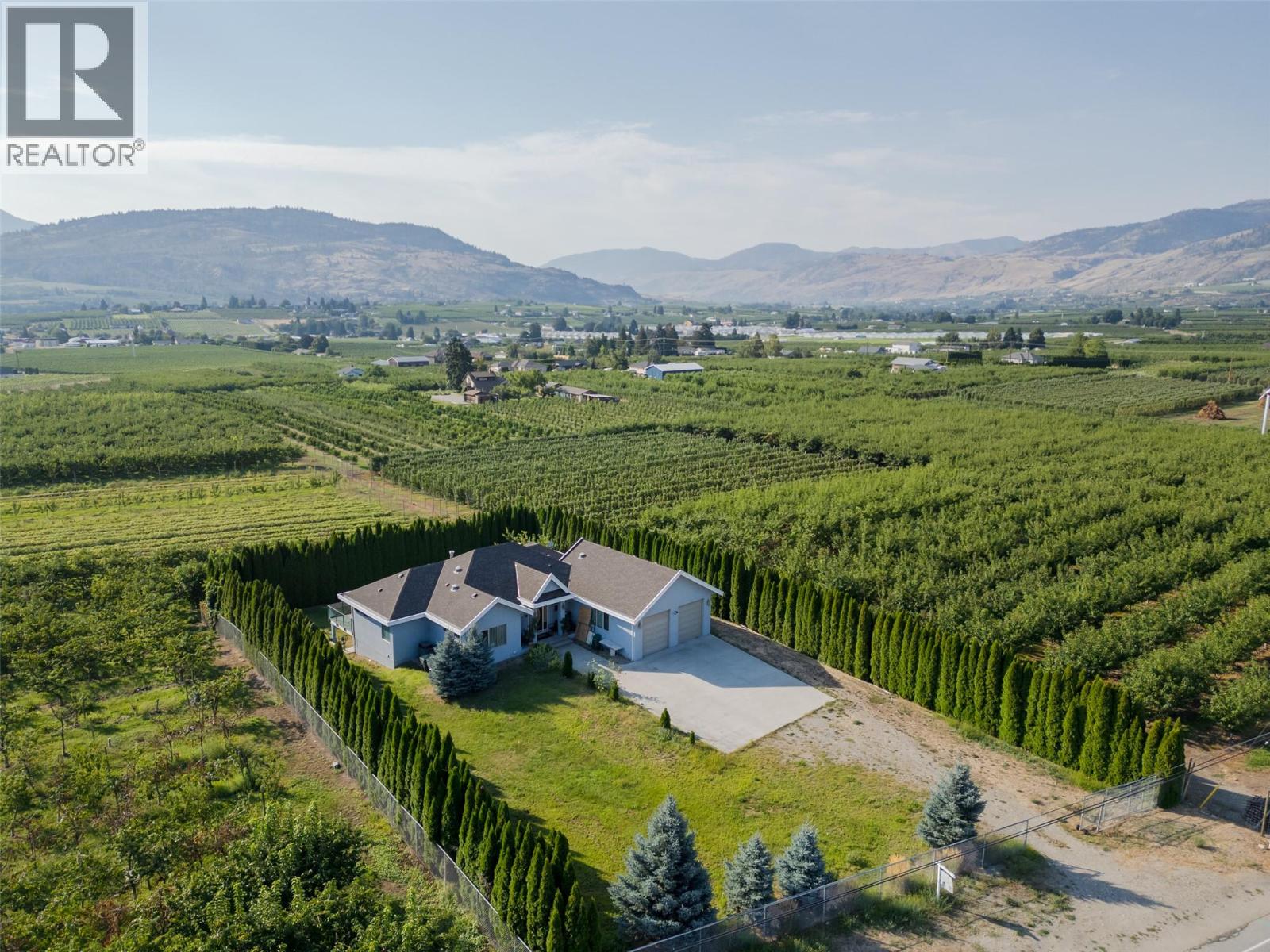 1095 Fairview Road, Oliver