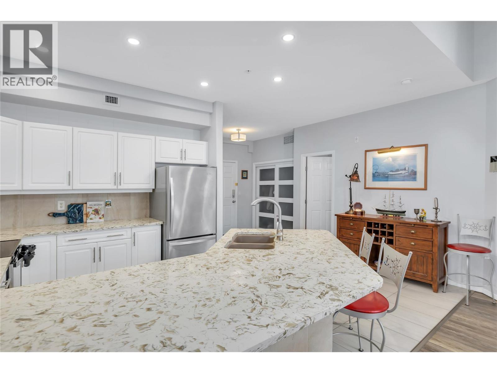 635 1088 Sunset Drive, Kelowna