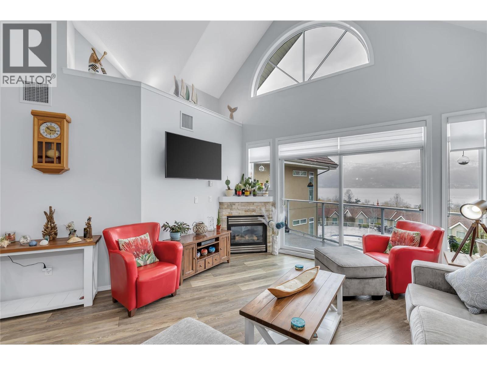 635 1088 Sunset Drive, Kelowna