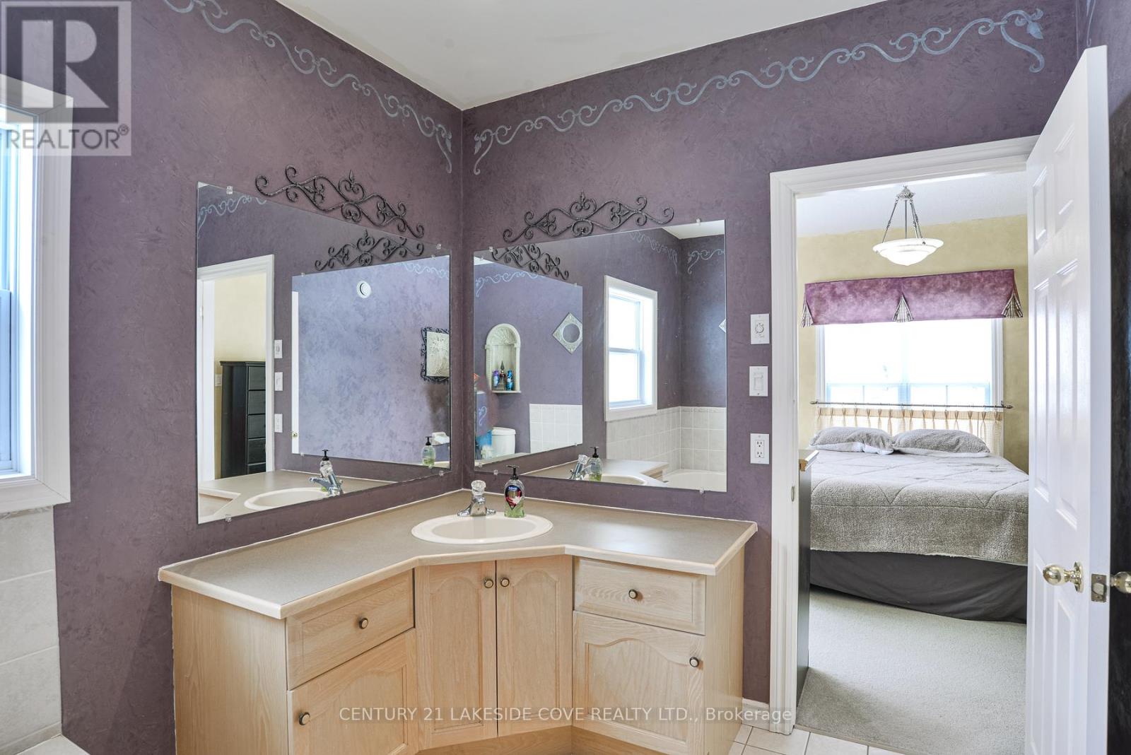 2811 STEPHEN DRIVE - 18