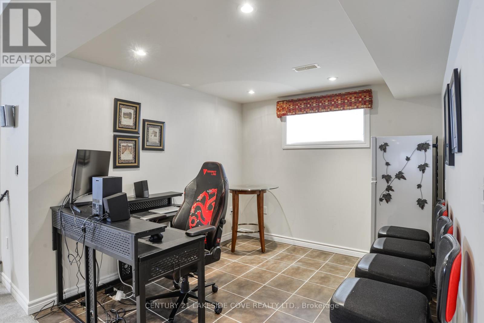 2811 STEPHEN DRIVE - 23