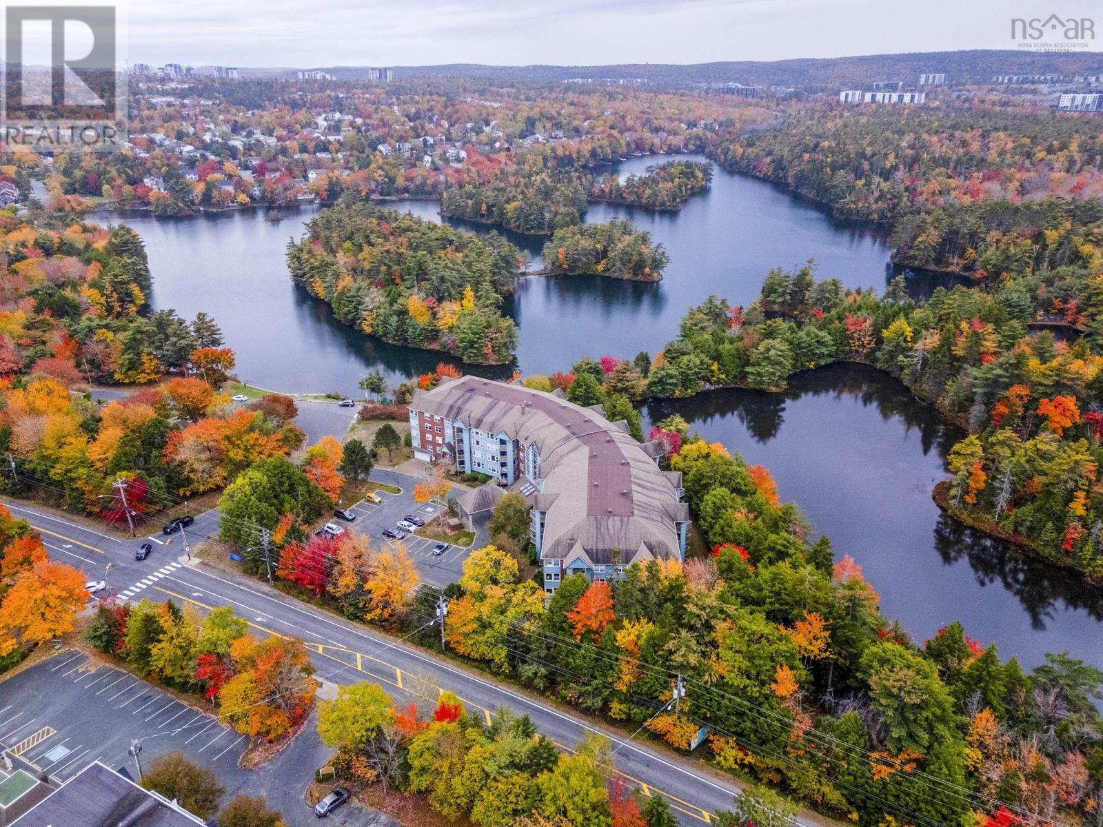 304 2 Lake Drive - Photo 2 of 35, Bedford, Nova Scotia