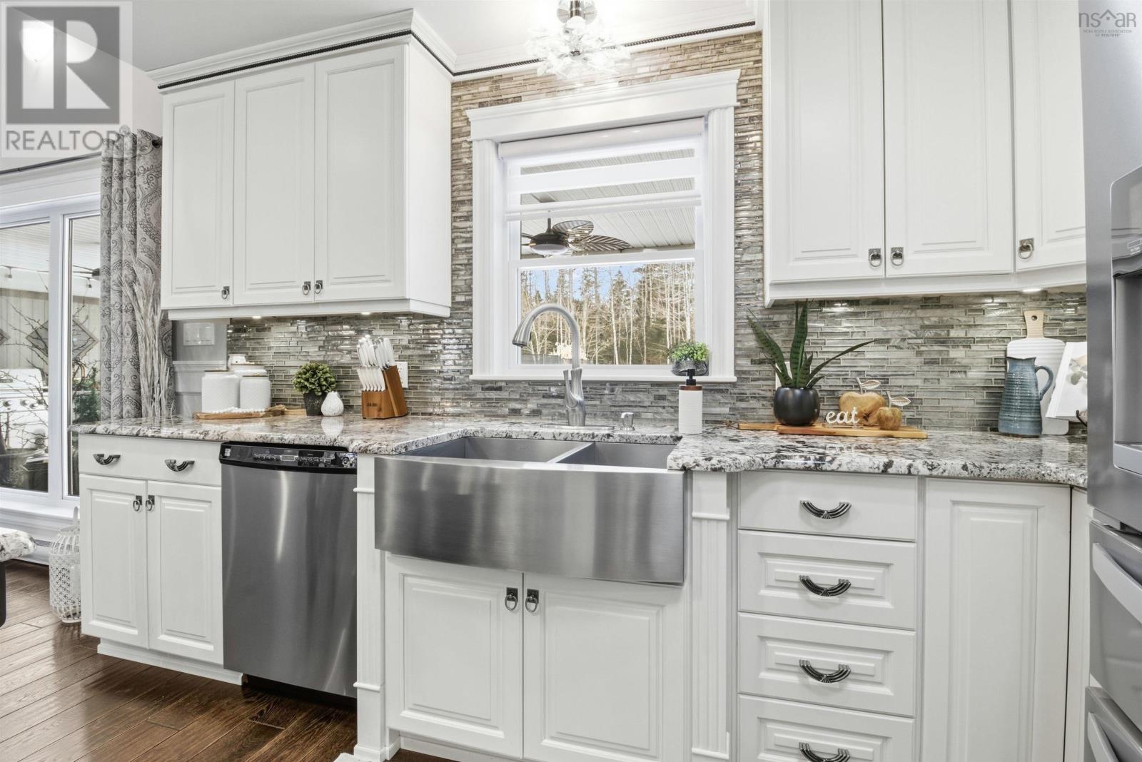 Property 20 of 49 of 915 Bradley Street