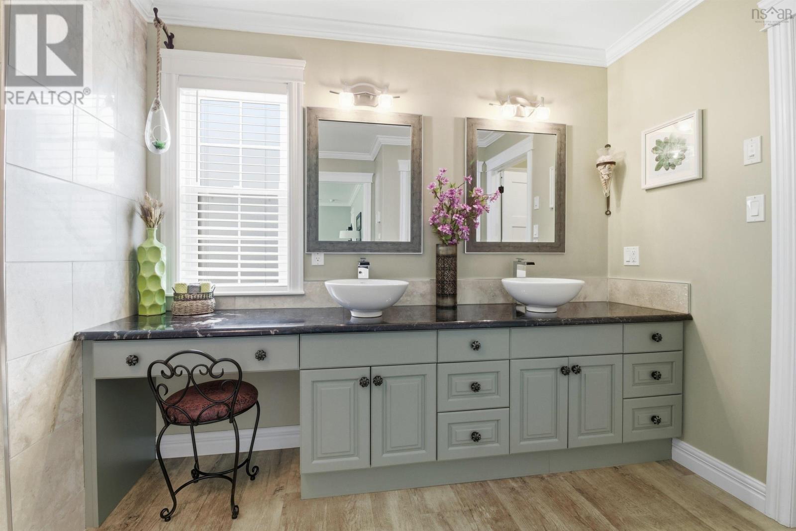 Property 31 of 49 of 915 Bradley Street