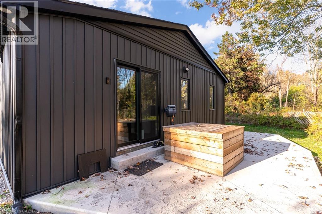 8 MOUNTSBERG Road - 16