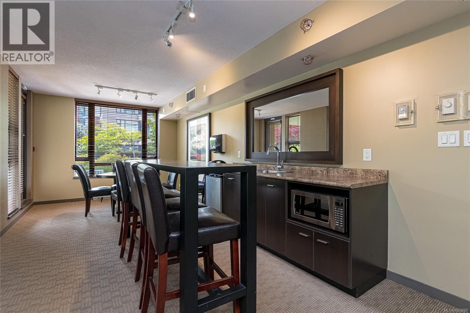 #1006 751 Fairfield Rd - 23