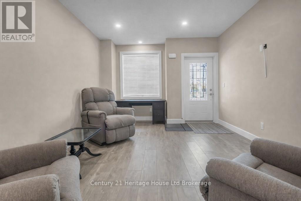 103 - 15 WOODCOCK DRIVE - Photo 5 of 16, Tillsonburg, Ontario