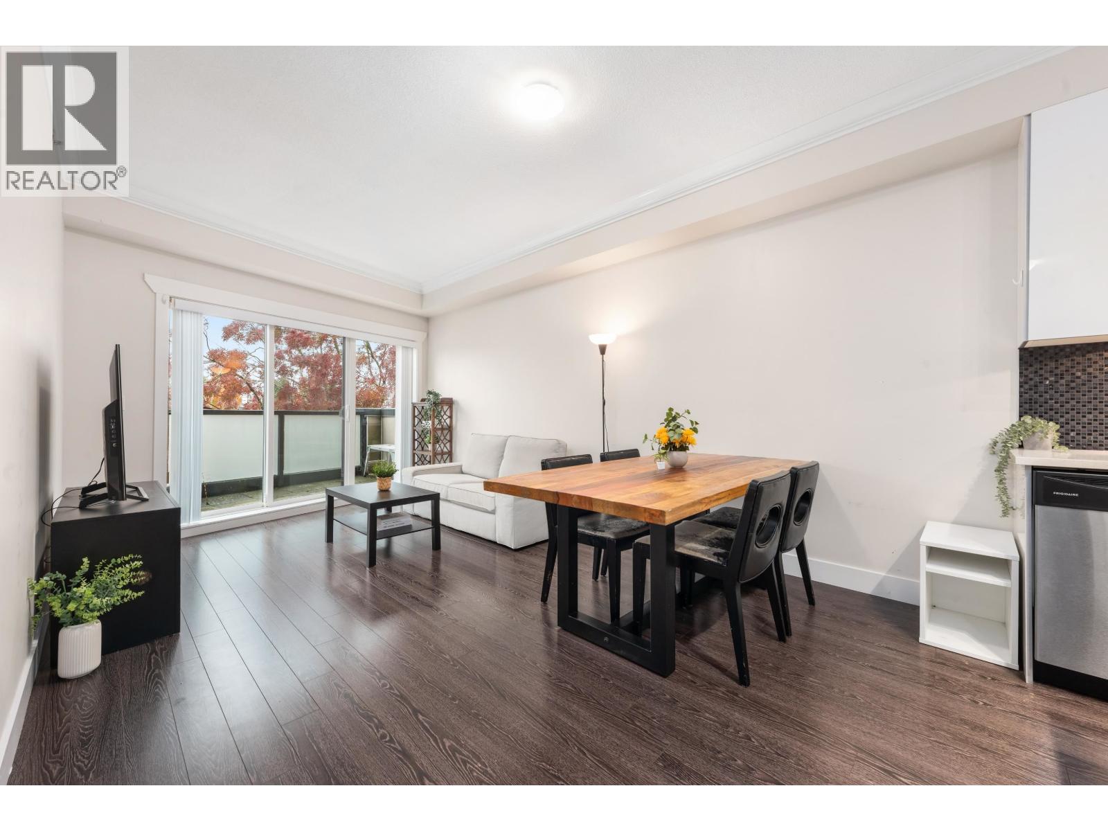 401 3437 KINGSWAY - Main photo, Vancouver, British Columbia