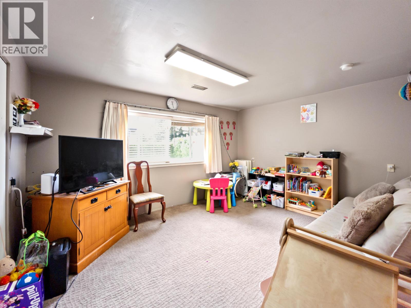 38143 HEMLOCK AVENUE, Squamish