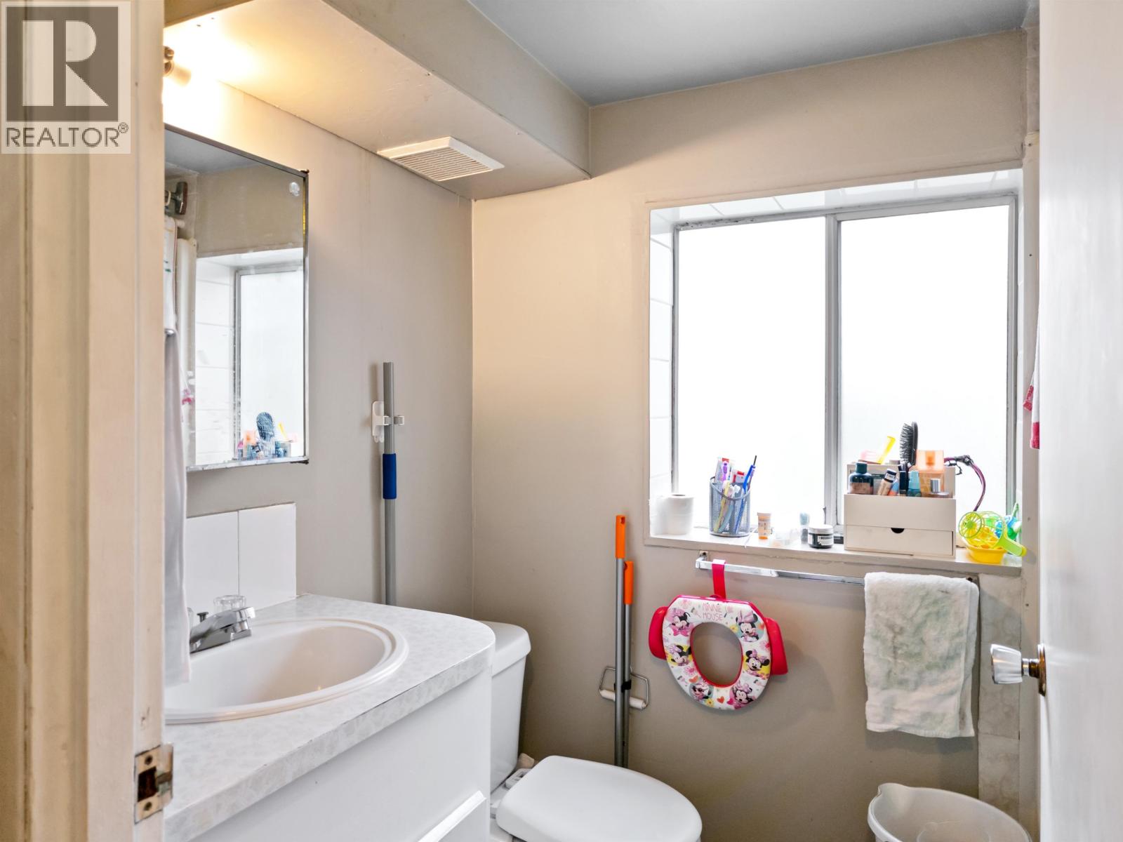 38143 HEMLOCK AVENUE, Squamish