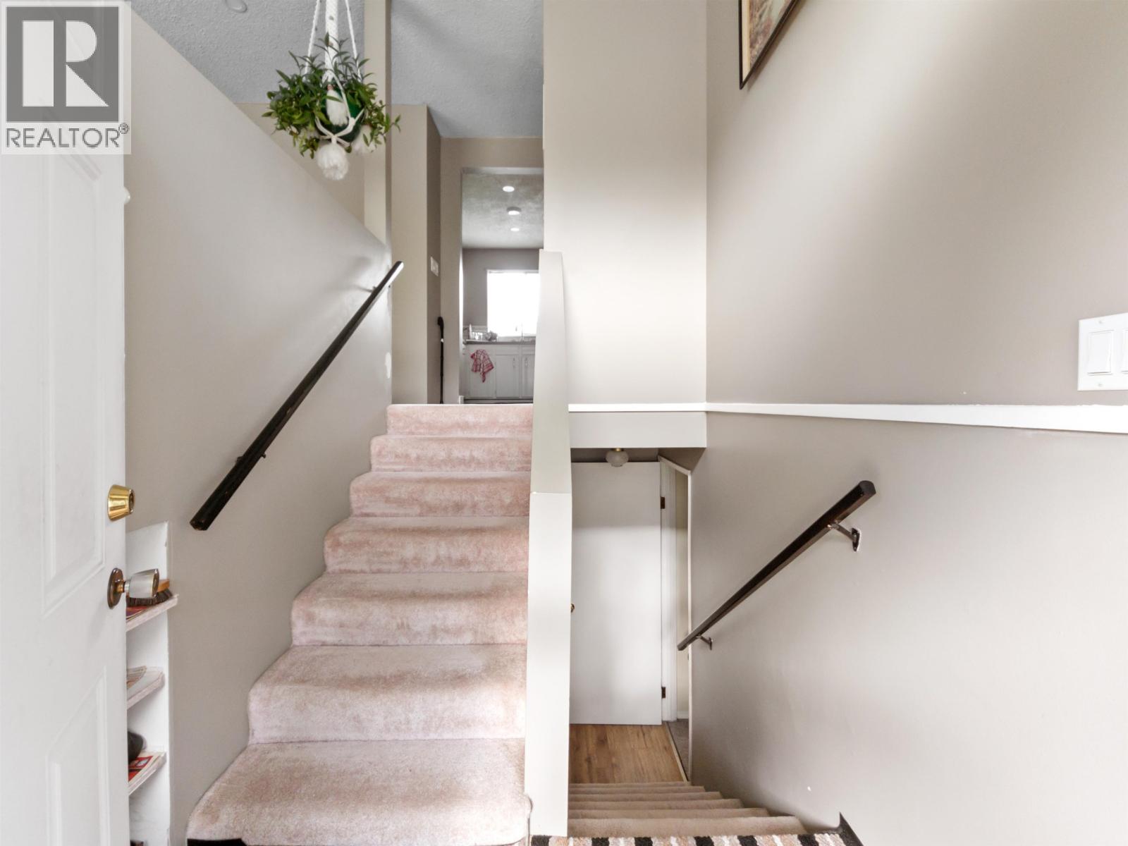 38143 HEMLOCK AVENUE, Squamish