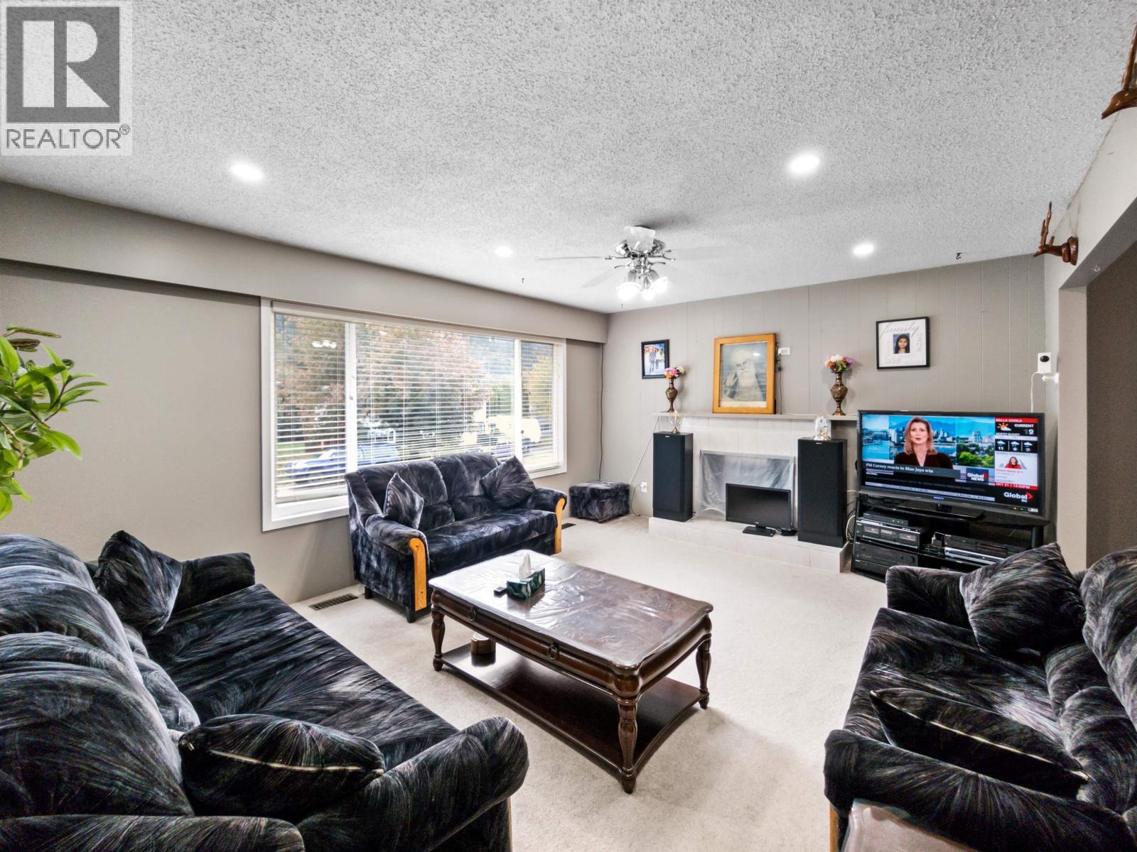 38143 HEMLOCK AVENUE, Squamish