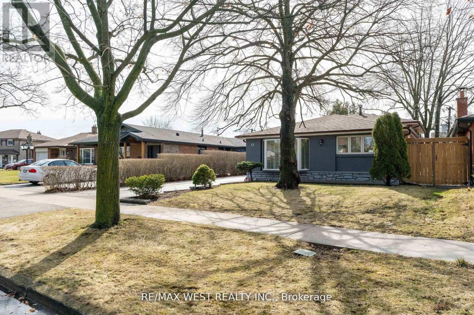 11 FARLEY CRESCENT - Photo 3 of 46, Toronto (Willowridge-Martingrove-Richview), Ontario